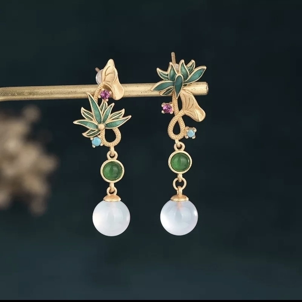 ASYMMETRICAL lotus 🪷 pendant earrings - Picture 5 of 5